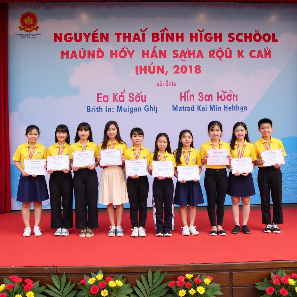 Học sinh trường Nguyễn Thái Bình nhận giải thưởng